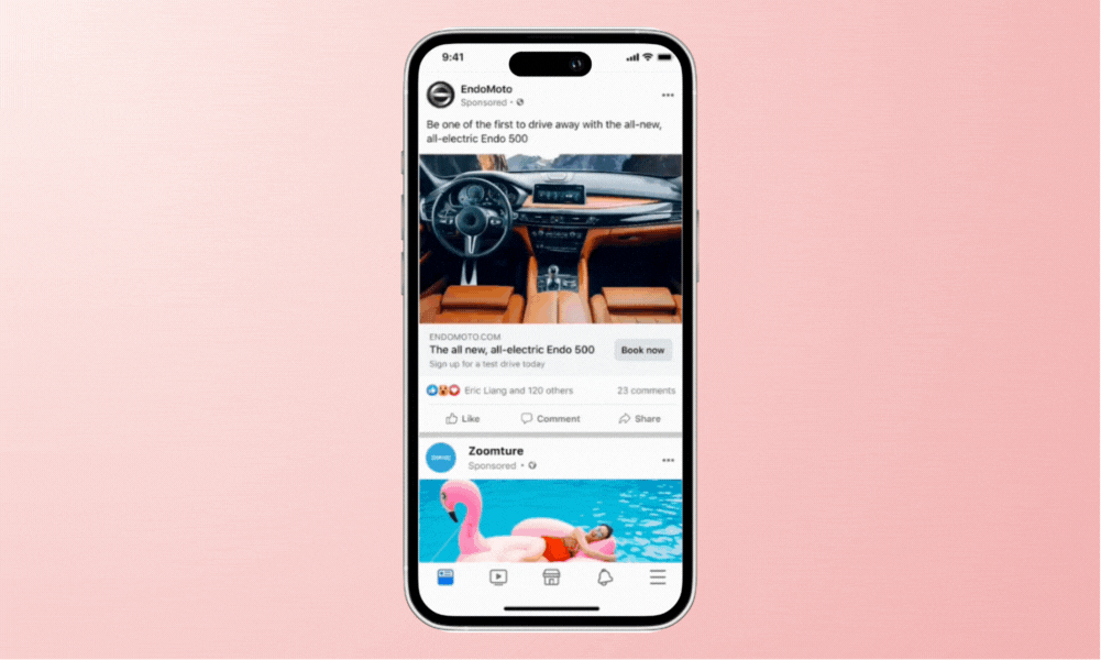 Interface de ChatGPT affichée sur un smartphone, illustrant les possibilités d'intégrer de la publicité sur ChatGPT pour les utilisateurs mobiles.